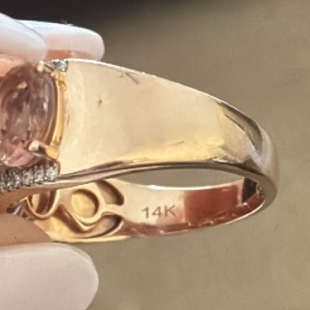 Peach Morganite 1.83 carats setting in 14K rose gold .